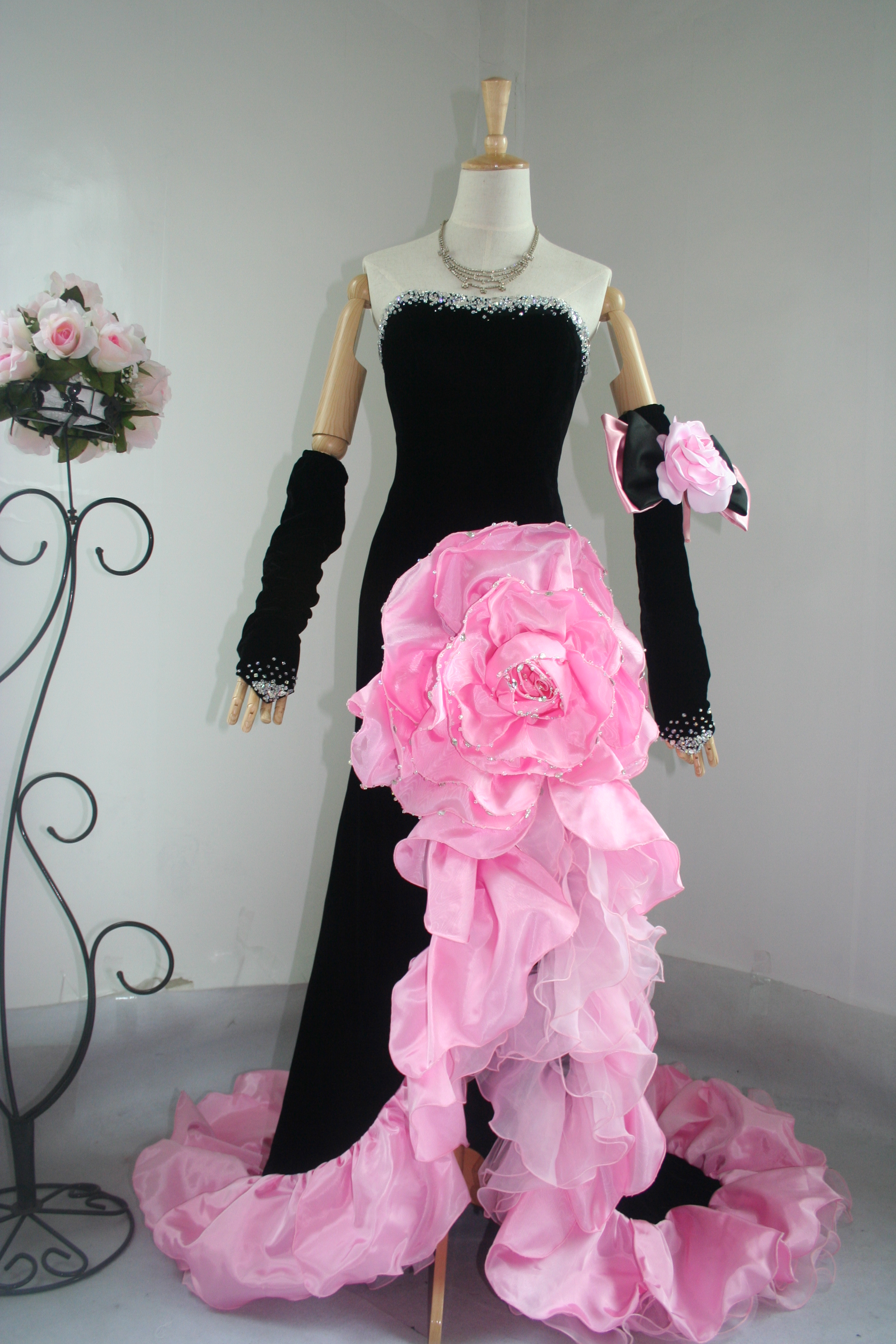 パーティードレス ベルベット　マーメイドライン　グローブ別売り　クリスタルビーズの画像