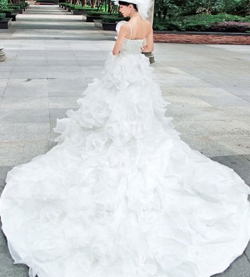 ロングトレーン2mウエディングドレス 全身花のコサージュに包まれて幸せいっぱい送料無料wd055の画像