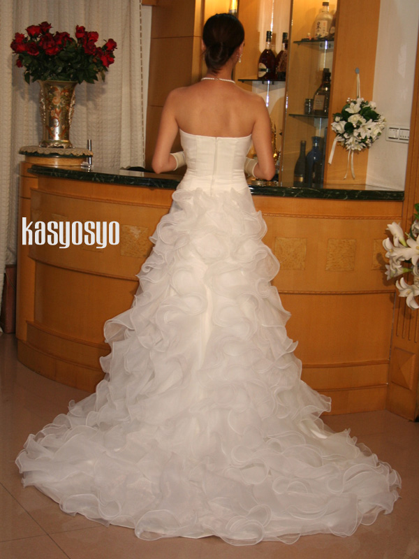 スリット入りウエディングドレス  観月ありささん着用 の画像