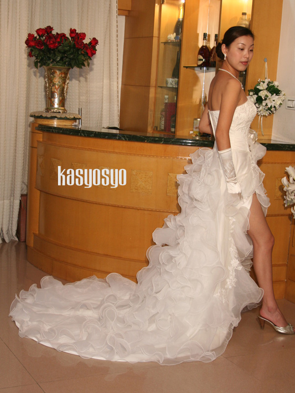 スリット入りウエディングドレス  観月ありささん着用 の画像