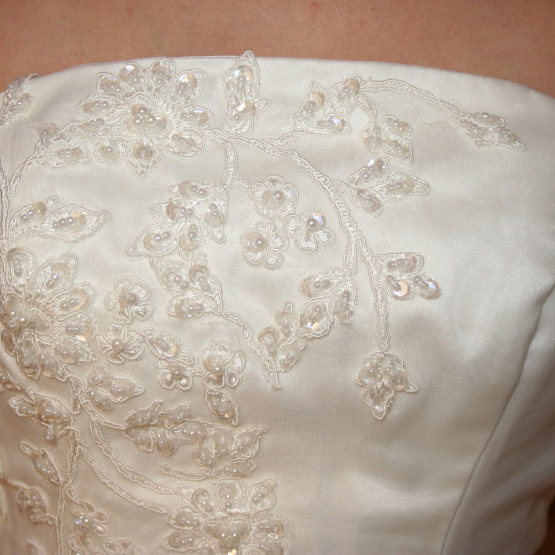 スリット入りウエディングドレス  観月ありささん着用 の画像