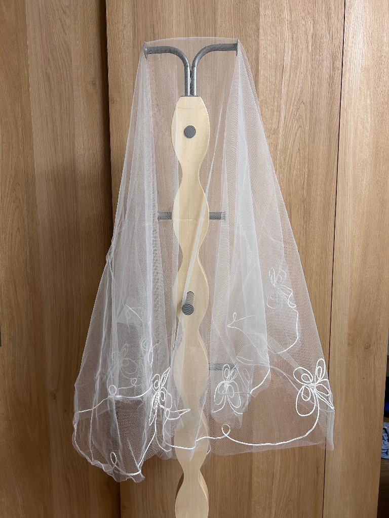 ウエディングベール セミロング丈 ホワイトオフホワイト在庫有の画像