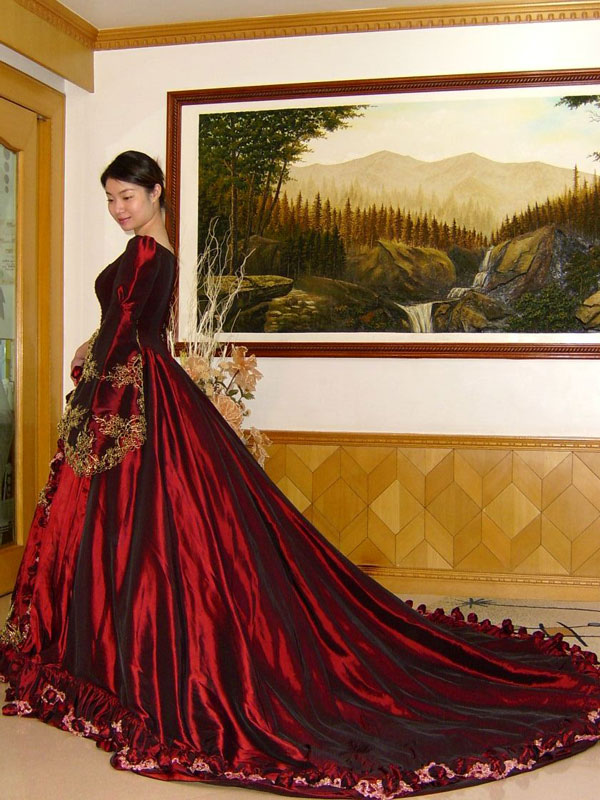 中世皇族風ドレス　ローズレッド　スクエアネック　フレア袖　プリンセスライン画像