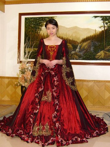 中世皇族風ドレス　ローズレッド　スクエアネック　フレア袖　プリンセスライン画像