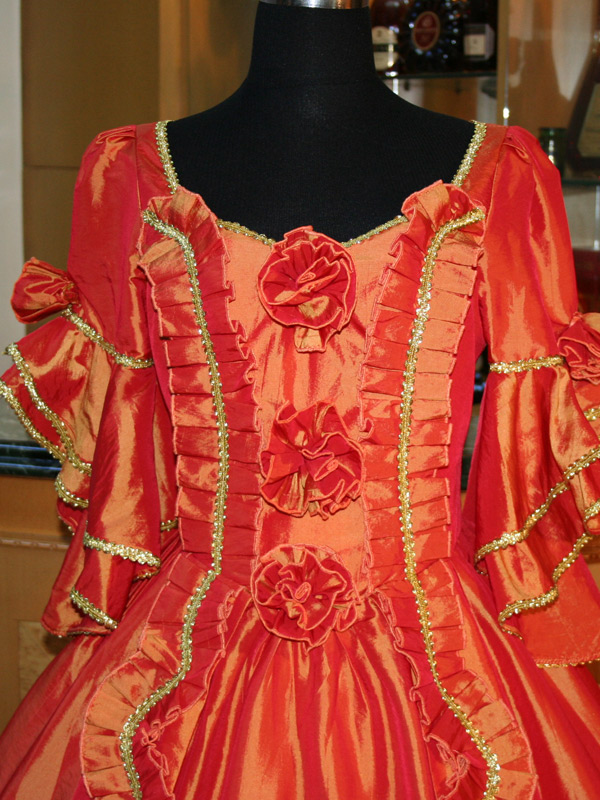 中世皇族風ドレス　高級感と上品感のオーラに満ち溢れる画像