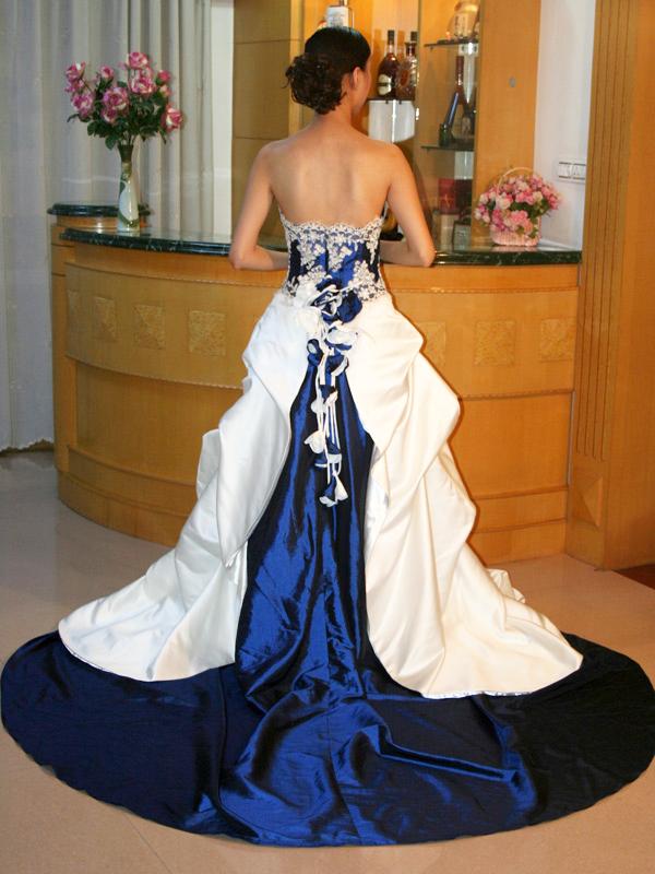 パーティードレス　サファイアダイアモンドのような美しさツートンカラー　ショール付　素敵なバックスタイルがゲストさんを魅了するの画像