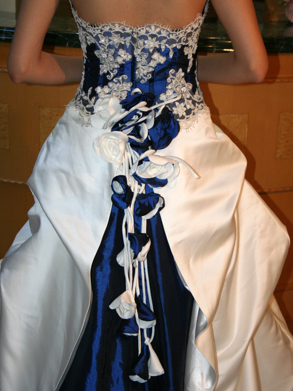 パーティードレス　サファイアダイアモンドのような美しさツートンカラー　ショール付　素敵なバックスタイルがゲストさんを魅了するの画像