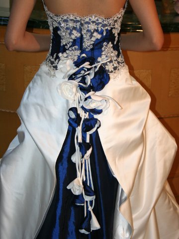 パーティードレス　サファイアダイアモンドのような美しさツートンカラー　ショール付　素敵なバックスタイルがゲストさんを魅了するの画像