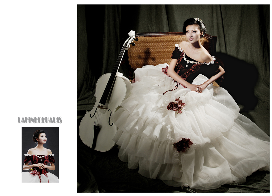 パーティードレス　プリンセスライン　深紅ベルベットと白ツートンカラーの画像