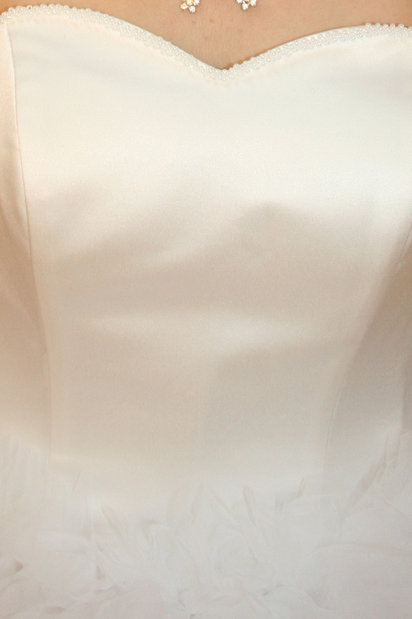 ウェディングドレス　ハート型ビスチェ　ふんわりとしたミニ丈　の画像