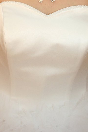 ウェディングドレス　ハート型ビスチェ　ふんわりとしたミニ丈　画像