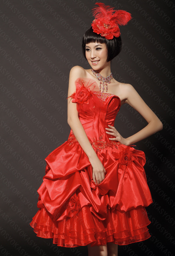 可愛らしいセクシーな赤カラードレス　クリスマスパーティー　社交ダンス　赤と白からお選びいただけますの画像