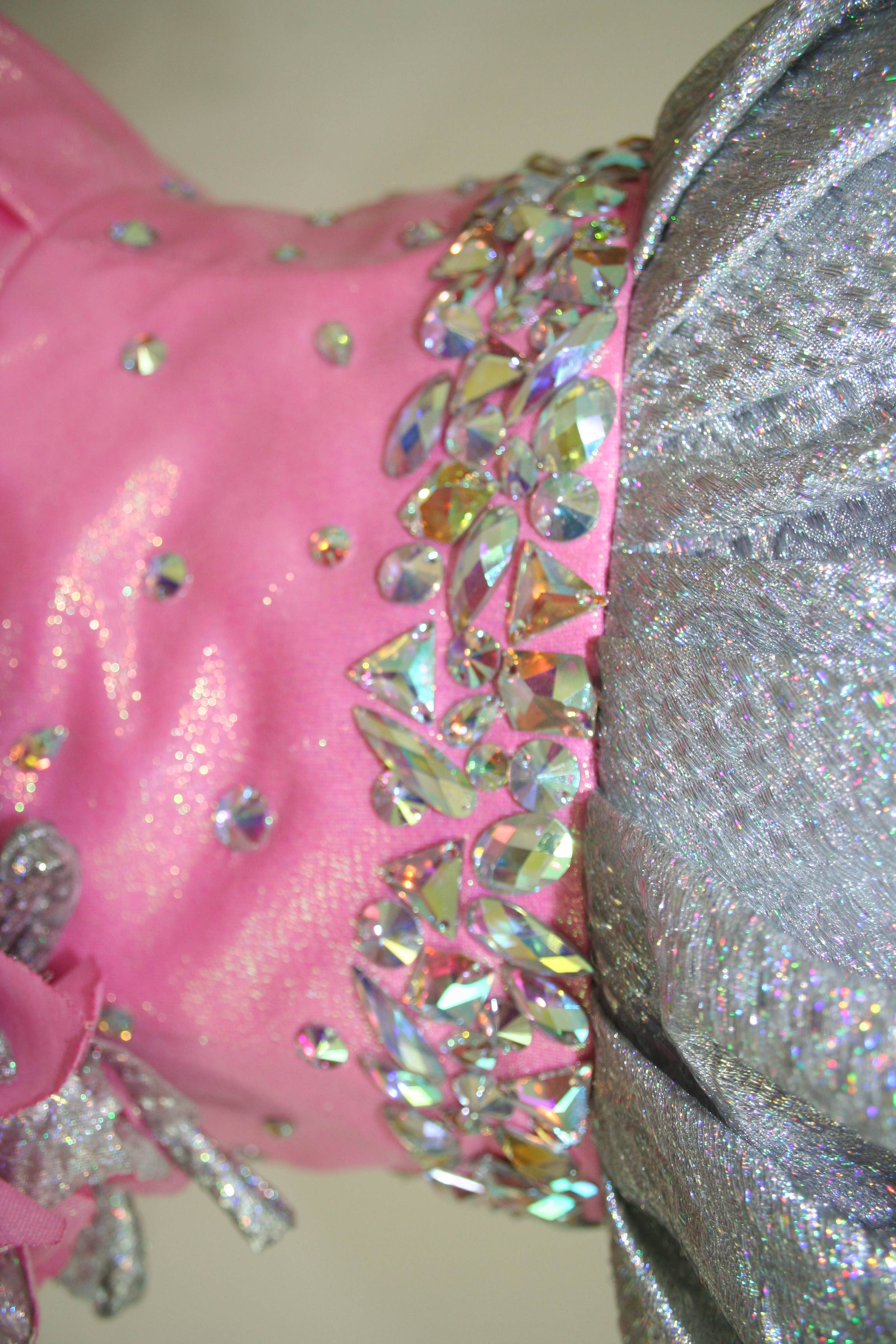 前丈ミニ丈パーティードレス　独特なオーラーが放つピンク＆グレイツートン　カラードレス　舞台衣装　２次会画像
