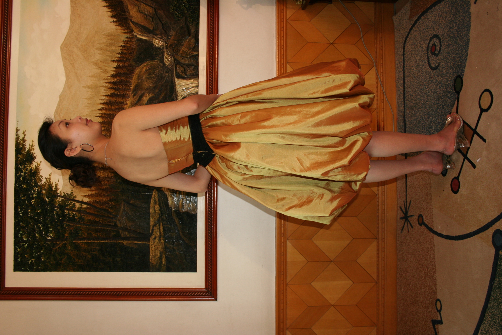 セミロング丈　カラードレス　アッシュブロンズカラー　エメラルドカラー画像