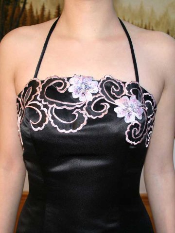 ミディアム丈カラードレス　パーティーや２次会　食事会　クルーズ　ピンクレース刺繍　素敵なカットのマーメイドライン画像