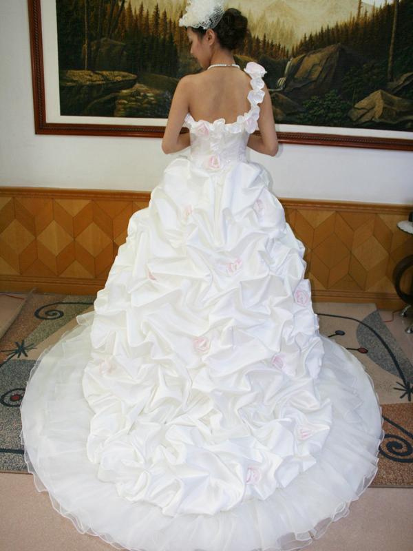 ウエディングドレス　ワンショルダー　プリンセスライン画像