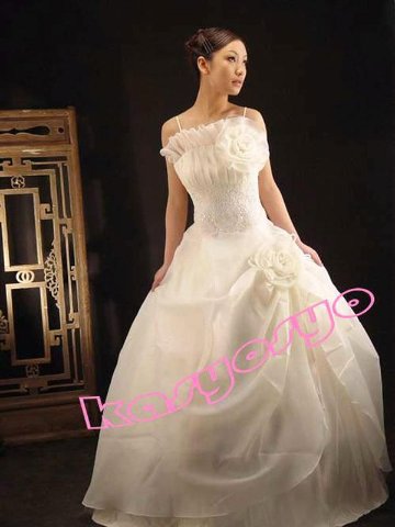 ウエディングドレス　プリンセスライン　チャペルウエディング　結婚式　ガーデニングウエディング　の画像