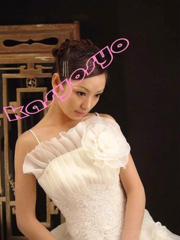 ウエディングドレス　プリンセスライン　チャペルウエディング　結婚式　ガーデニングウエディング　の画像