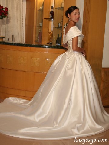 ウエディングドレス チャペル挙式　舞台　ステージ　結婚式画像