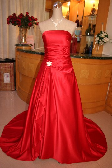 ウエディングドレス　ビスチェ　プリンセスライン 白と赤２色展開の画像