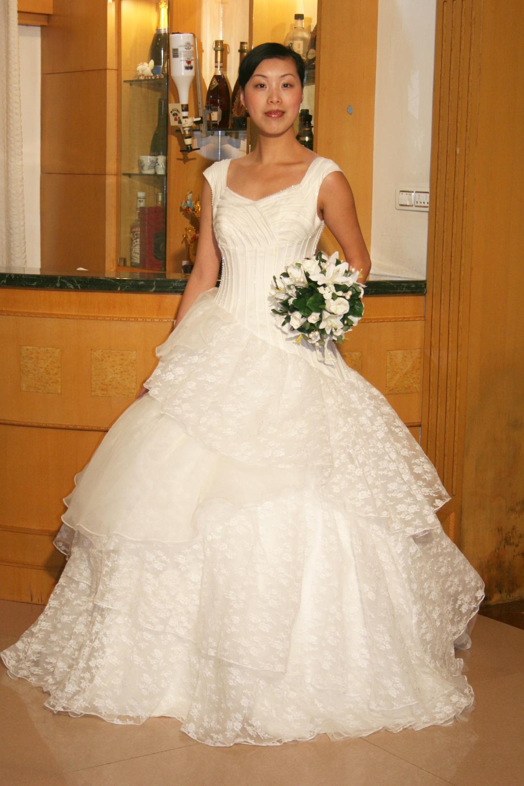 ウエディングドレス　スカート総レース　プリンセスライン　結婚式　披露宴　ガーデニングウエディングの画像