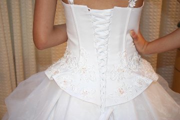 ウエディングドレス プリンセスライン ツーショルダーの画像