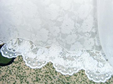 ウエディングドレス　ビスチェ　プリンセスライン　薔薇柄レースの画像