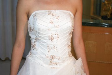 ウエディングドレス　ビスチェ　プリンセスライン 結婚式　パーティー　２次会　披露宴の画像