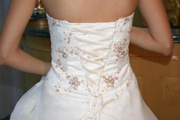 ウエディングドレス　ビスチェ　プリンセスライン 結婚式　パーティー　２次会　披露宴の画像