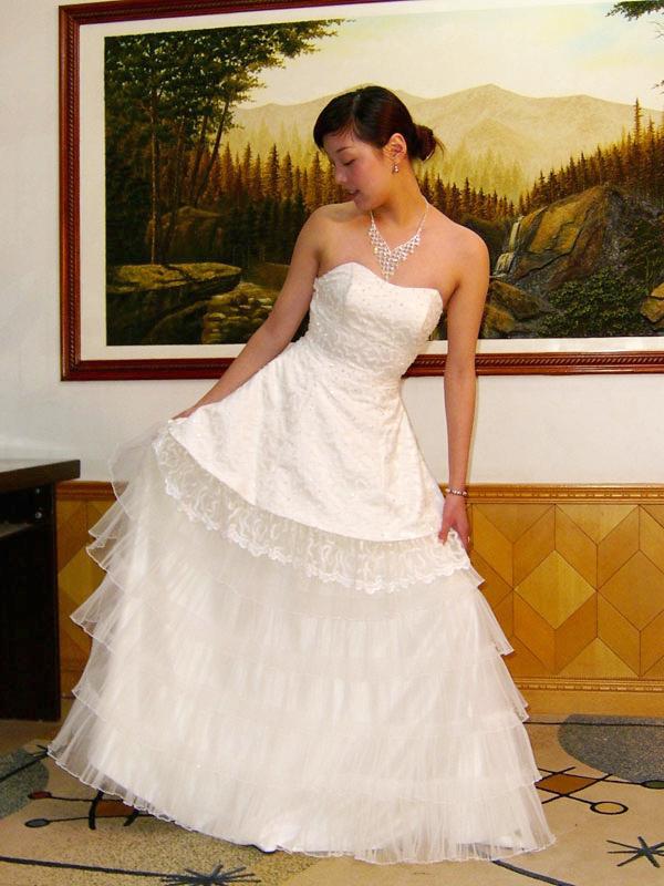 ウェディングドレス　パーティードレス　ミニ丈ロング丈ツーウエイ　　結婚式の参列者やゲストなどもお使い頂けます画像