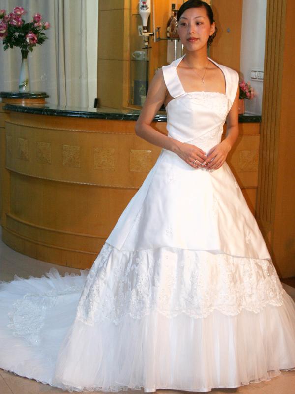 ウエディングドレス プリンセスライン ホルターネック画像