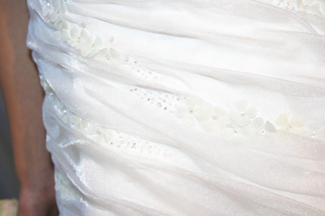 ウエディングドレス ホルターネック プリンセスライン　全身唯一無二シャーリングハンドメイドドレス　画像