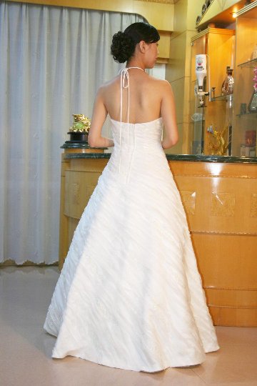ウエディングドレス ホルターネック プリンセスライン　全身唯一無二シャーリングハンドメイドドレス　画像