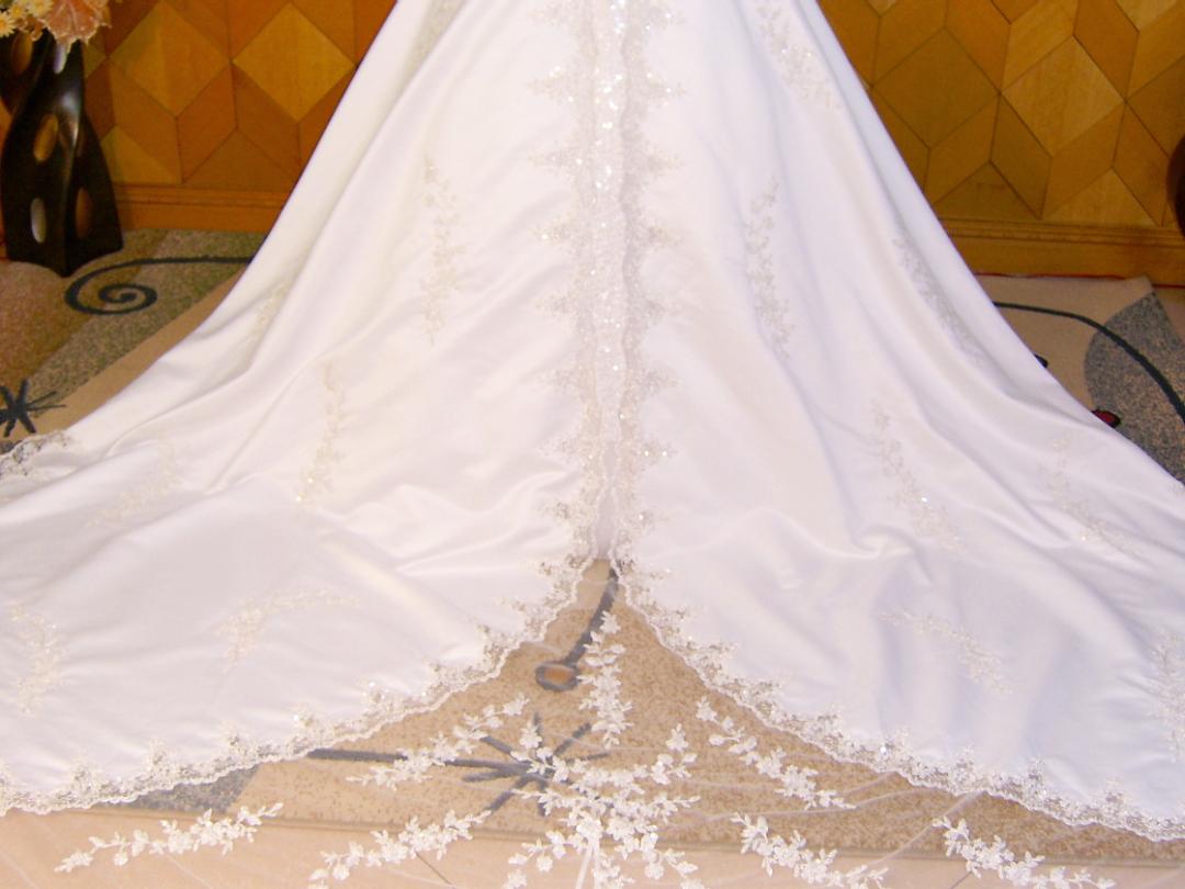 ウエディングドレス　ビスチェ　プリンセスラインの画像