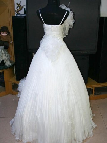 パーティードレス　加藤ローサさん着用　ツーショルダー　プリンセスライン　赤　ホワイトの画像