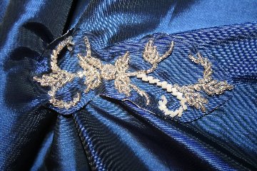 パーティードレス　カラードレス　プリンセスライン　全身模様がなんと！全部素敵な手縫い刺繍の画像