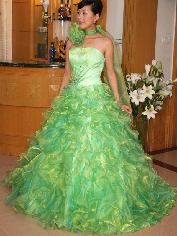 パーティードレス　ネオン色に変化するオーガンジー　緑　オレンジ　レッド　チョーカー付属の画像