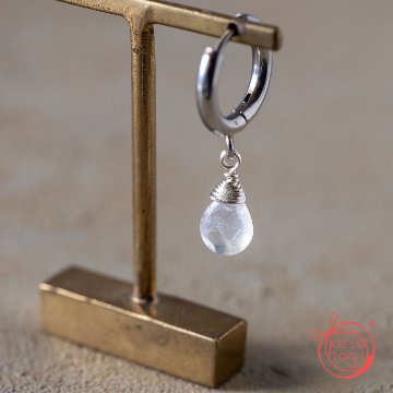 お守りピアス 天然石 レインボームーンストーン【癒し・直感力・インスピレーション】の画像