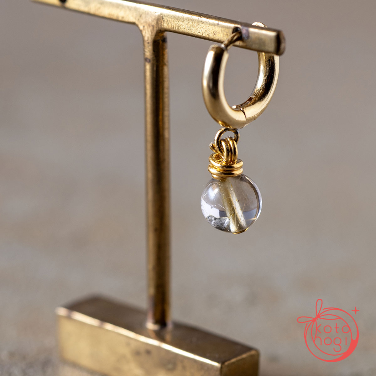 お守りピアス 天然石 乙女水晶 山梨水晶【癒し・直感力・恋愛運・厄除け】の画像