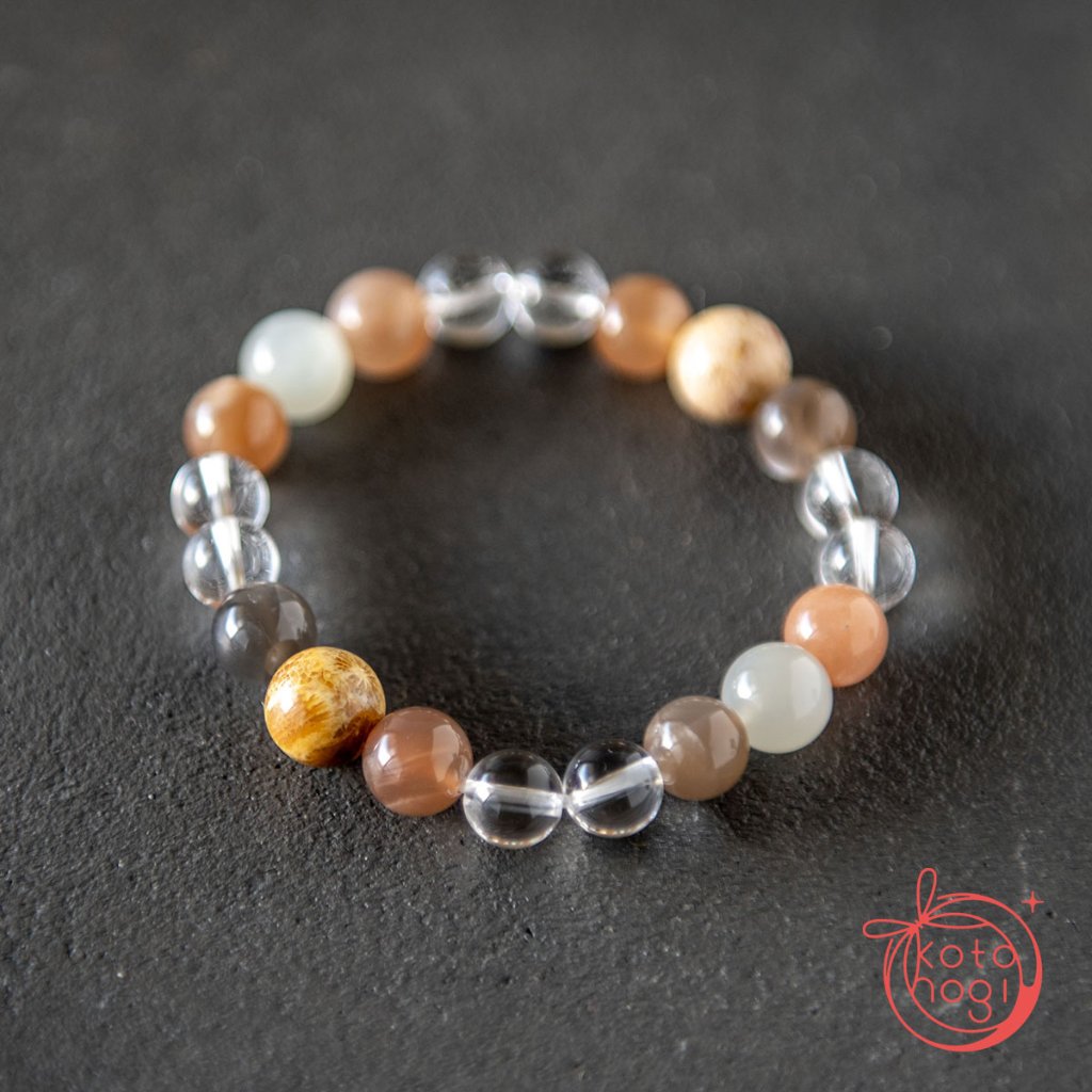 女性・子供のお守りブレスレット「祝り」フォッシルコーラル マルチムーンストーン 水晶の画像