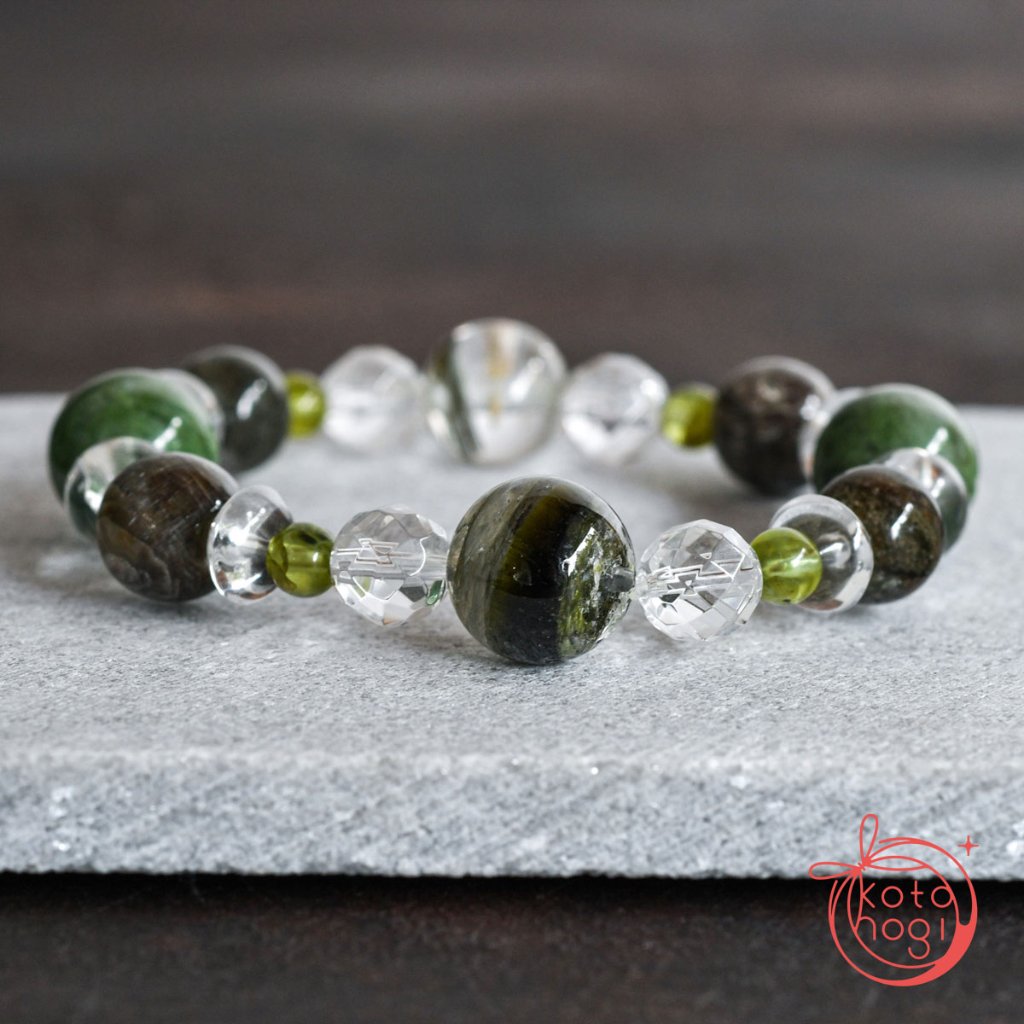 お守りブレスレット「祝り」 天然石 グリーントルマリンキャッツアイ クロムダイオプサイト ガネーシュヒマール ペリドットの画像
