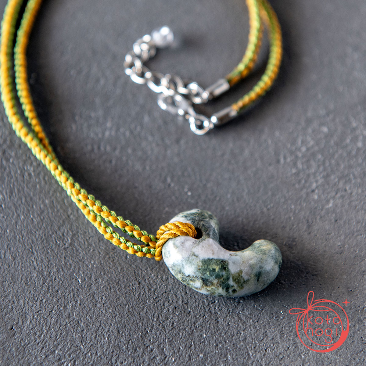 【魔除け・開運】富士サザレ石（山梨県産）勾玉ネックレスの画像