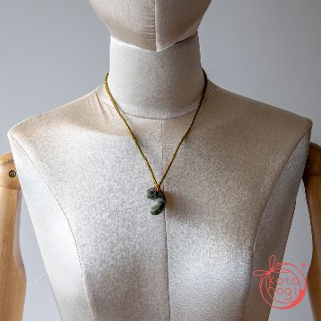 【魔除け・開運】富士サザレ石（山梨県産）勾玉ネックレスの画像