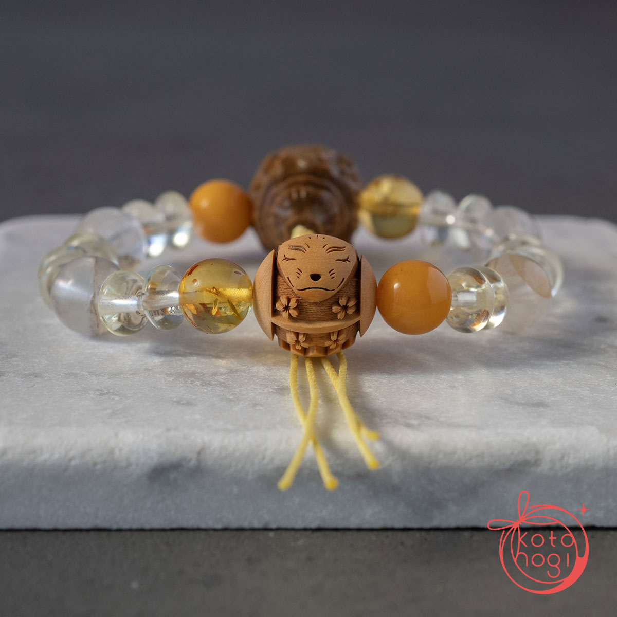 九尾の狐と稲荷面のお守りブレスレット「甘露」檀香樹 柘植 ハニーアンバー バルティックアンバー デンドリティッククォーツ レモンクォーツの画像