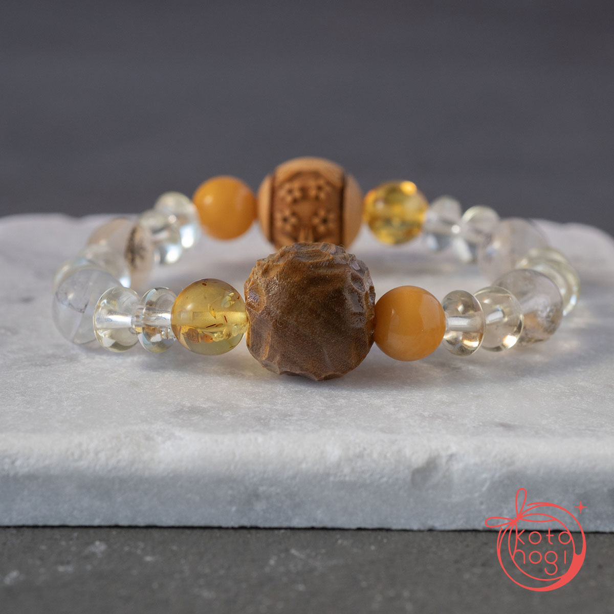 九尾の狐と稲荷面のお守りブレスレット「甘露」檀香樹 柘植 ハニーアンバー バルティックアンバー デンドリティッククォーツ レモンクォーツの画像