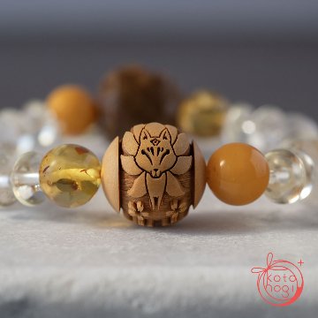 九尾の狐と稲荷面のお守りブレスレット「甘露」檀香樹 柘植 ハニーアンバー バルティックアンバー デンドリティッククォーツ レモンクォーツの画像