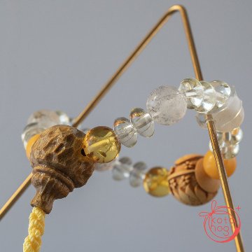 九尾の狐と稲荷面のお守りブレスレット「甘露」檀香樹 柘植 ハニーアンバー バルティックアンバー デンドリティッククォーツ レモンクォーツの画像
