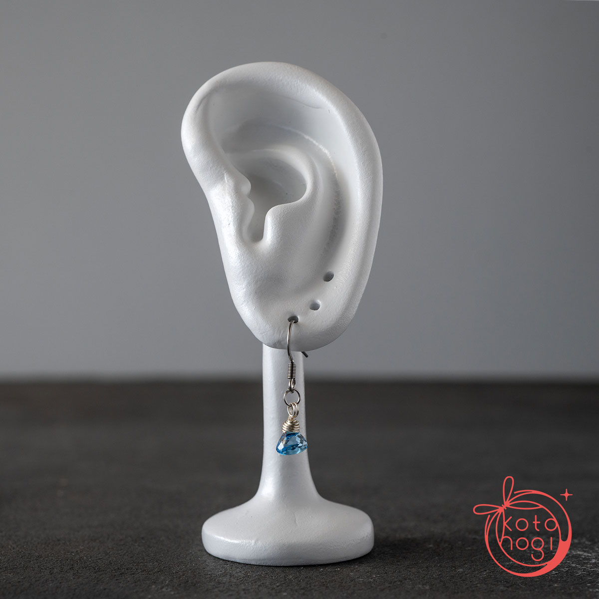 お守りピアス 天然石 スイスブルートパーズ【直感力・人間関係・前向き】の画像