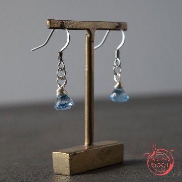 お守りピアス 天然石 スイスブルートパーズ【直感力・人間関係・前向き】の画像