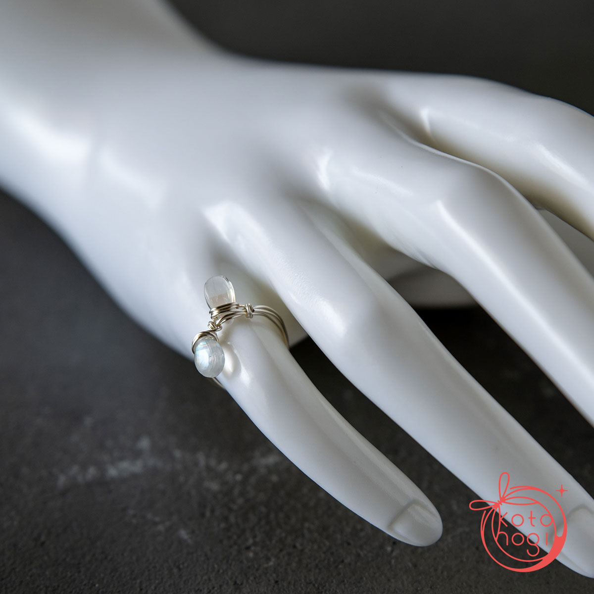 【恋愛運・人間関係】お守り 指輪 リング レインボームーンストーン ピンキーリングの画像